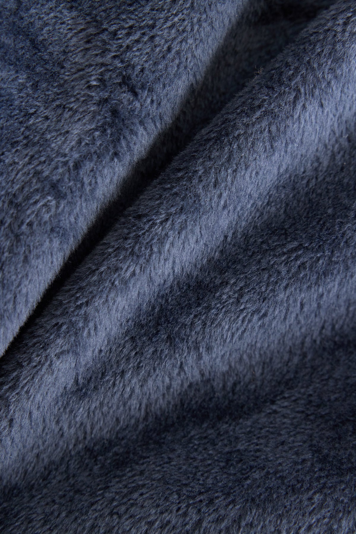 THE BRUSHED FLEECE HENLEY | NEW NAVY
