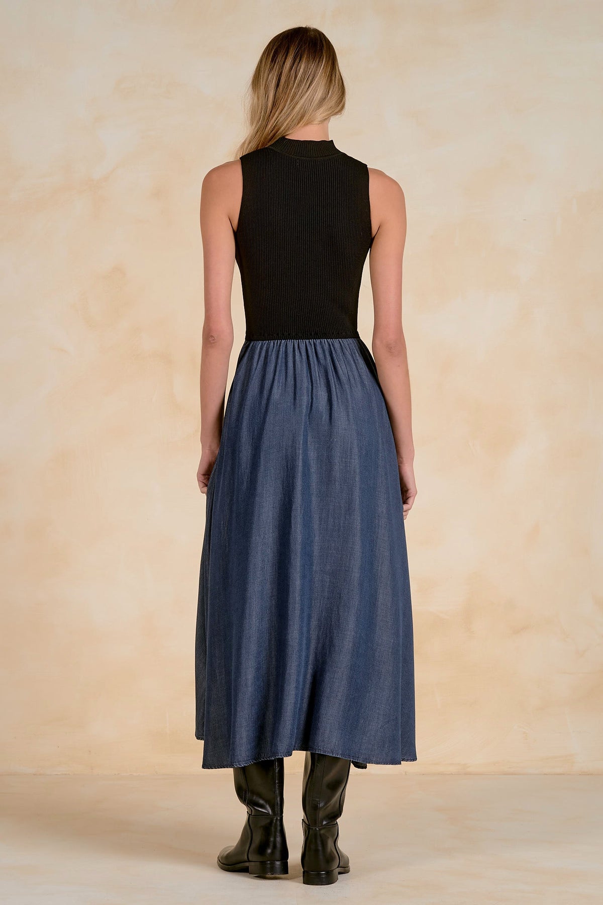 MOCK NECK SLEEVELESS MAXI DRESS